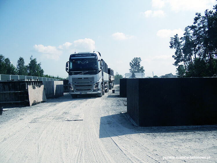 Transport szamb betonowych  w Ostrowie Lubelskim